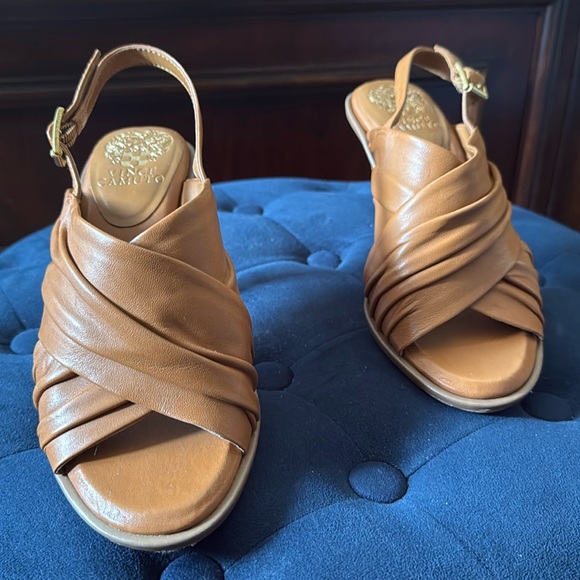 Vince Camuto Fencheli Slingbacks. - Picture 1 of 5